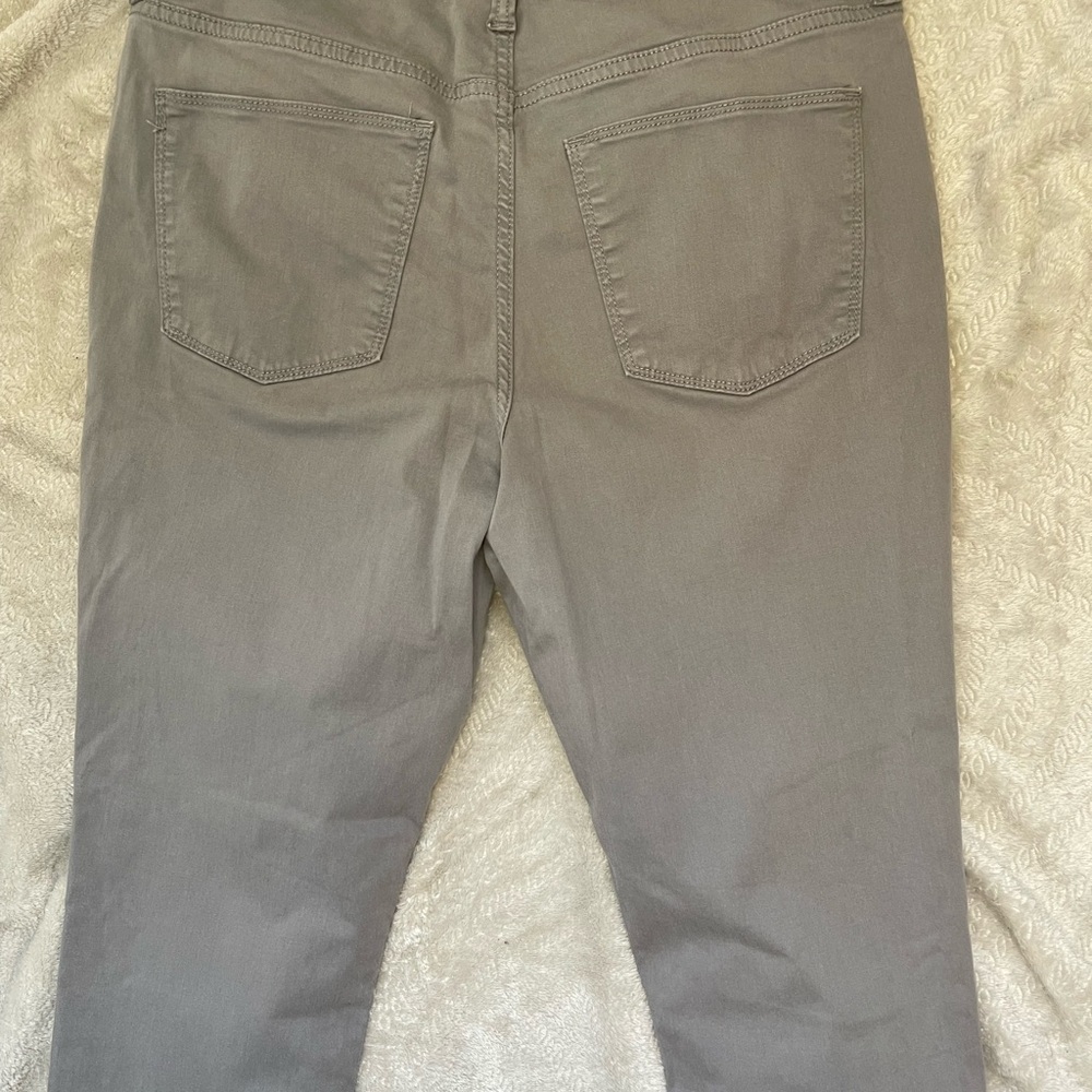 Universal Thread Women’s Light Gray Button-Fly Bu… - image 4